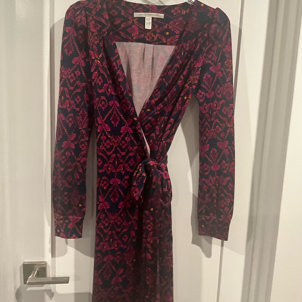 Diane Von Furstenberg Classic Wrap Dress Size 4